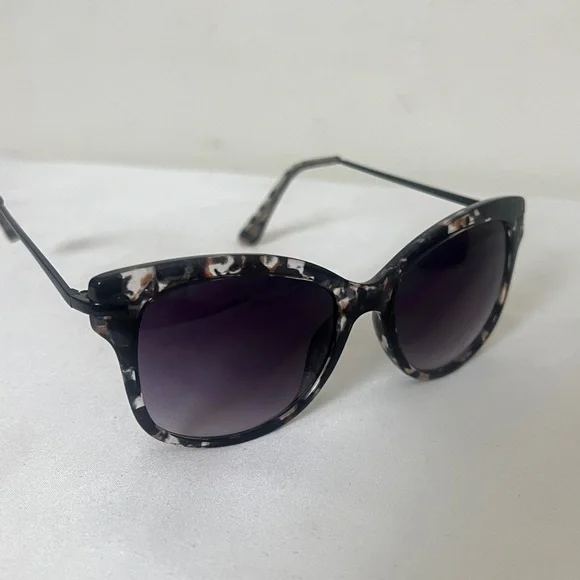 Oscar De La Renta Acetate Tortoise Shell Cat Eye Sunglasses Black - Picture 10 of 17